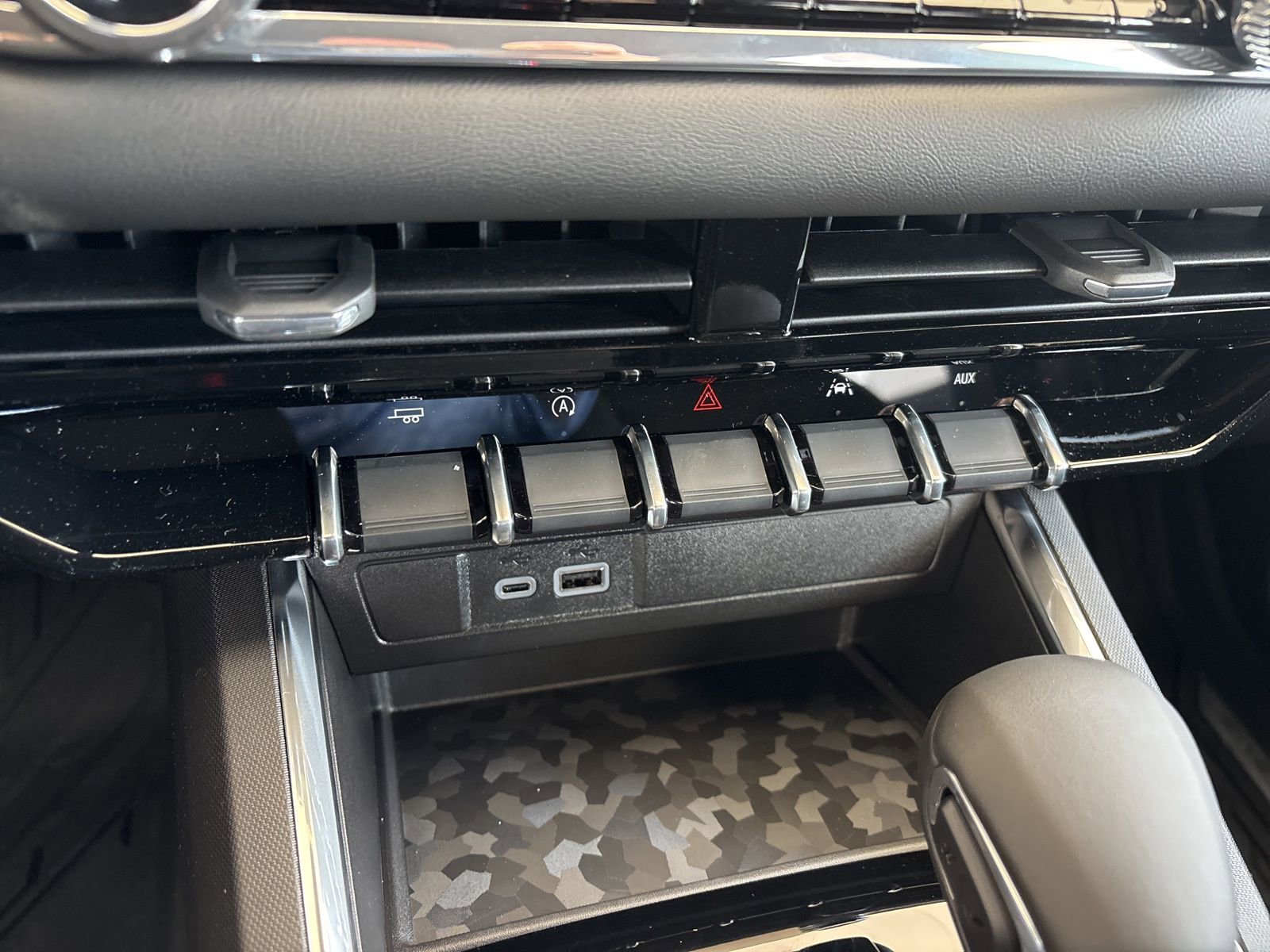 New 2026 GMC Canyon Elevation w/ Convenience Package RWD image 21