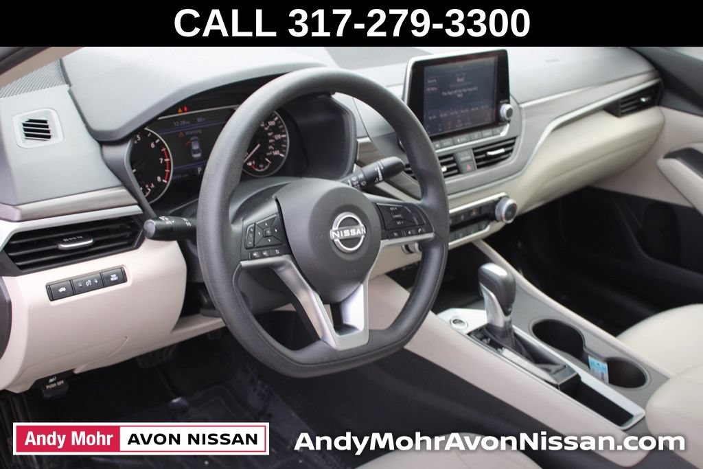 Used 2025 Nissan Altima 2.5 SV FWD image 17