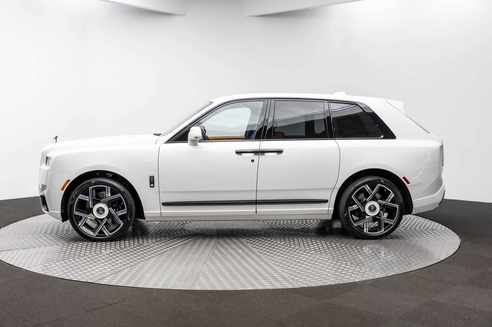New 2027 Rolls-Royce Cullinan Black Badge AWD/4WD image 3