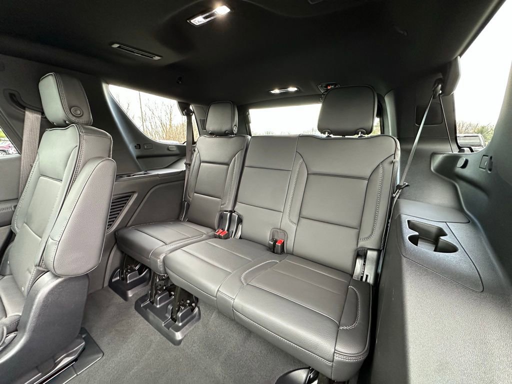 Used 2025 GMC Yukon Denali w/ Sun & Power Step Package image 8