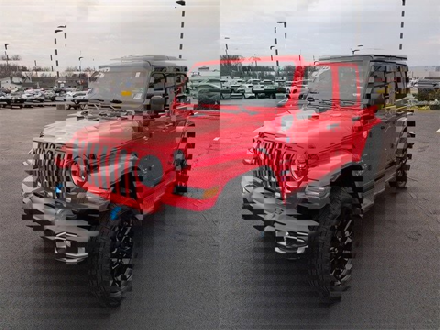 Used 2022 Jeep Wrangler Unlimited Sahara image 3