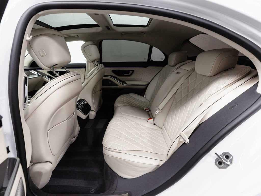 Used 2025 Mercedes-Benz S 580e 4MATIC Sedan image 27
