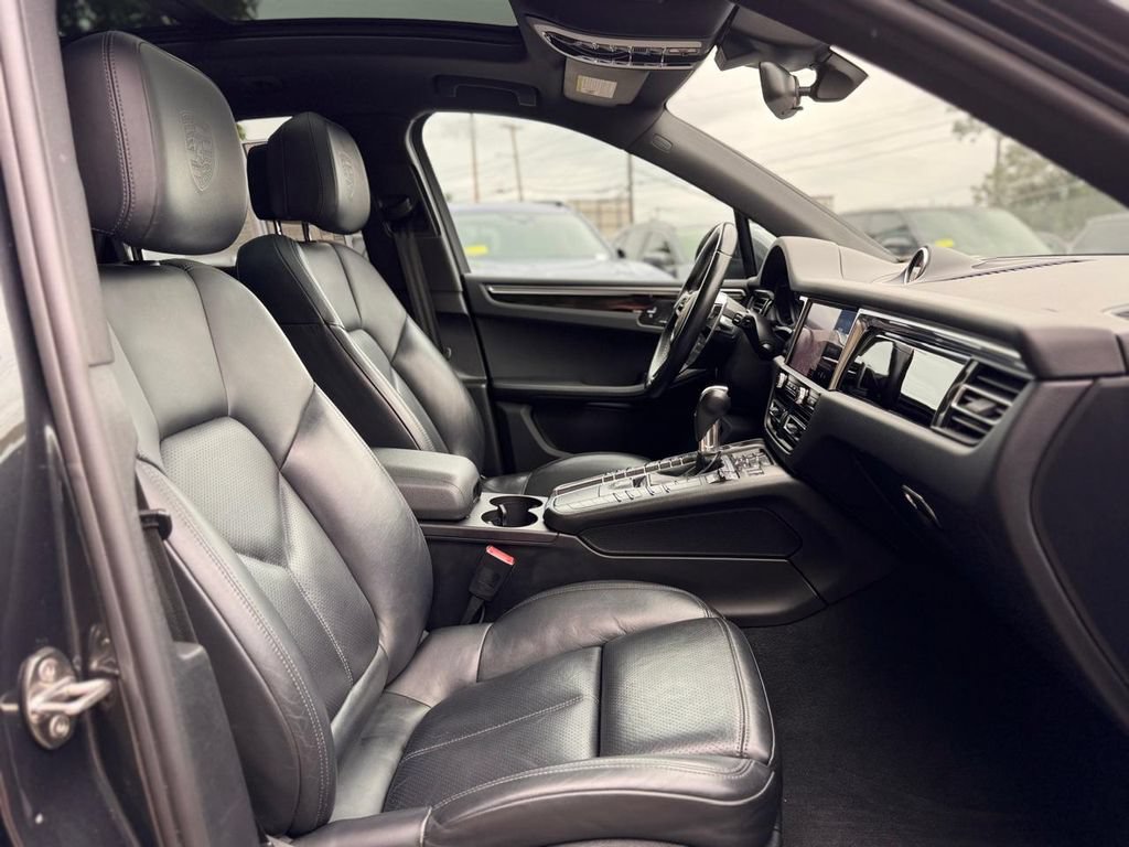 Used 2020 Porsche Macan AWD/4WD image 29