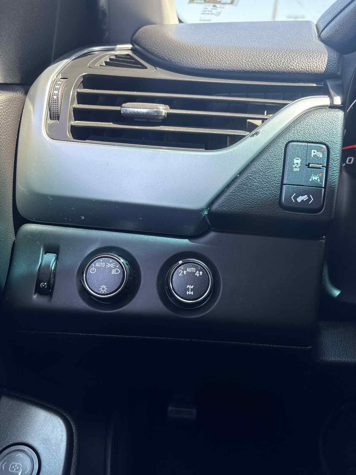 Used 2017 Chevrolet Suburban LT image 27