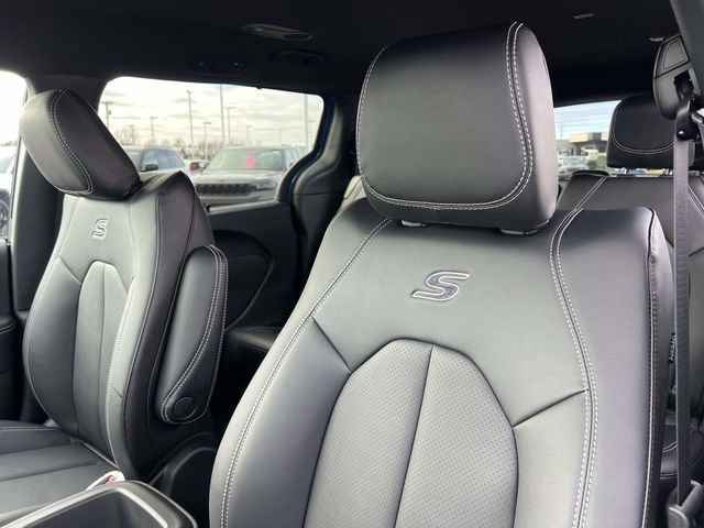New 2026 Chrysler Pacifica Select w/ S Appearance Package AWD/4WD image 21