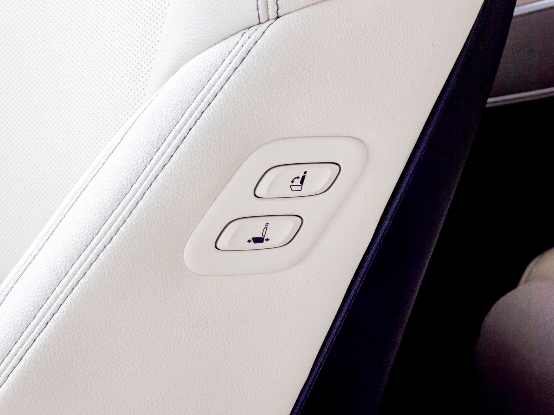 Used 2026 Genesis GV70 2.5T Select image 27