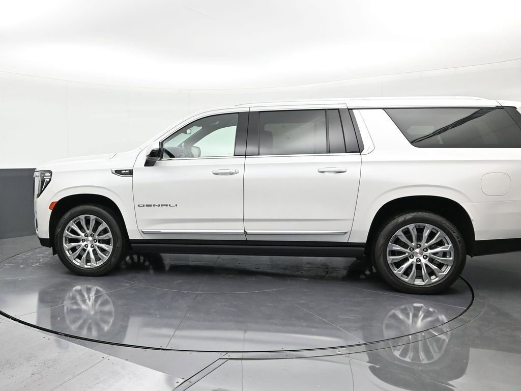 Used 2022 GMC Yukon XL Denali image 2