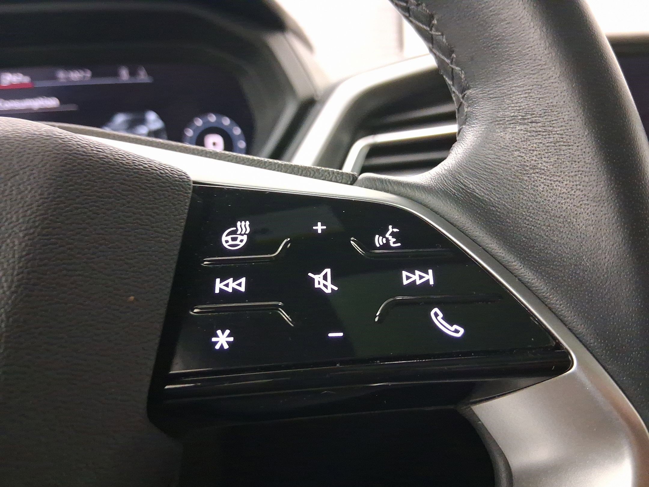 Certified 2023 Audi Q4 e-tron Prestige image 20