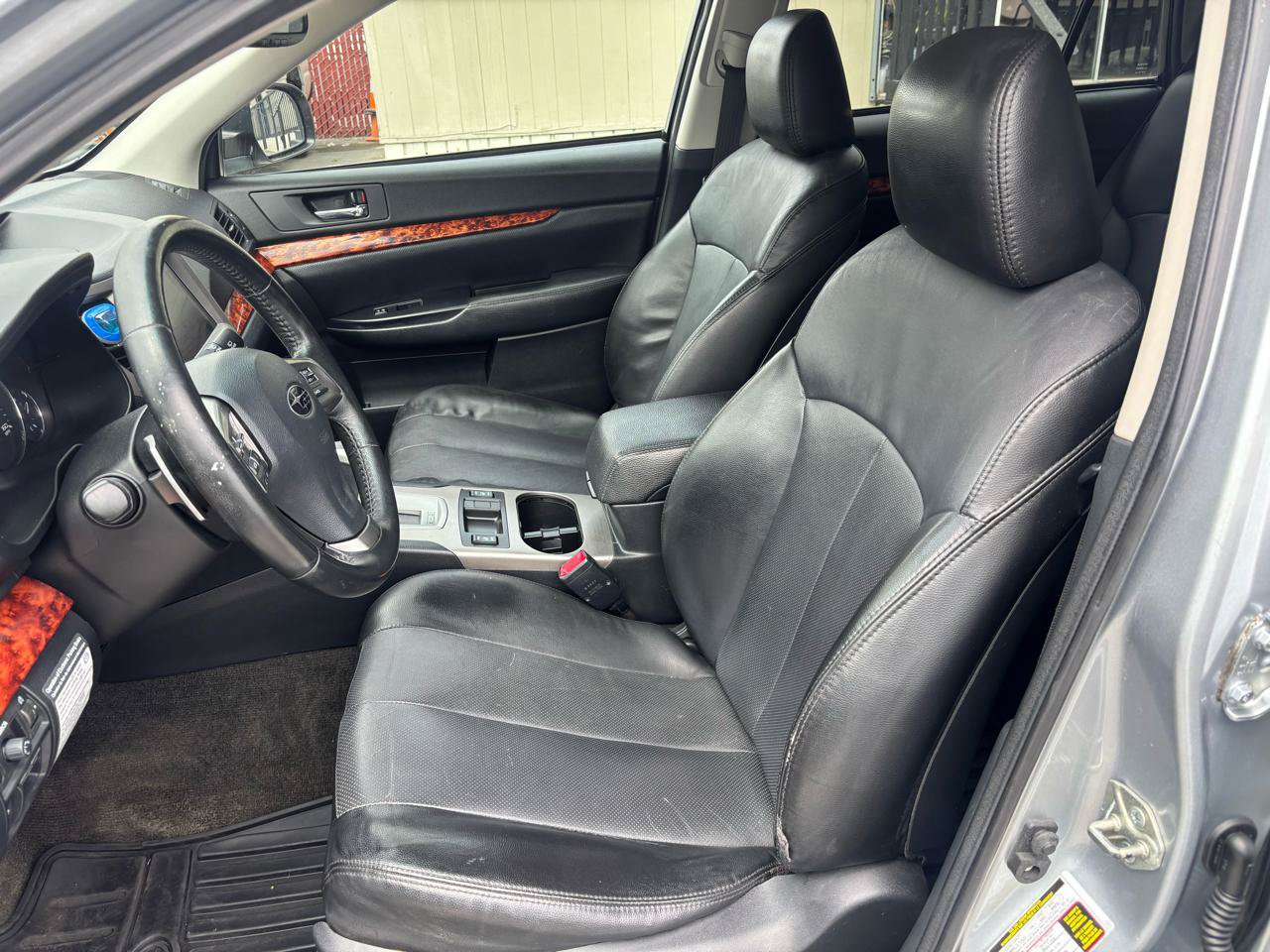Used 2012 Subaru Outback 3.6R Limited AWD/4WD image 4