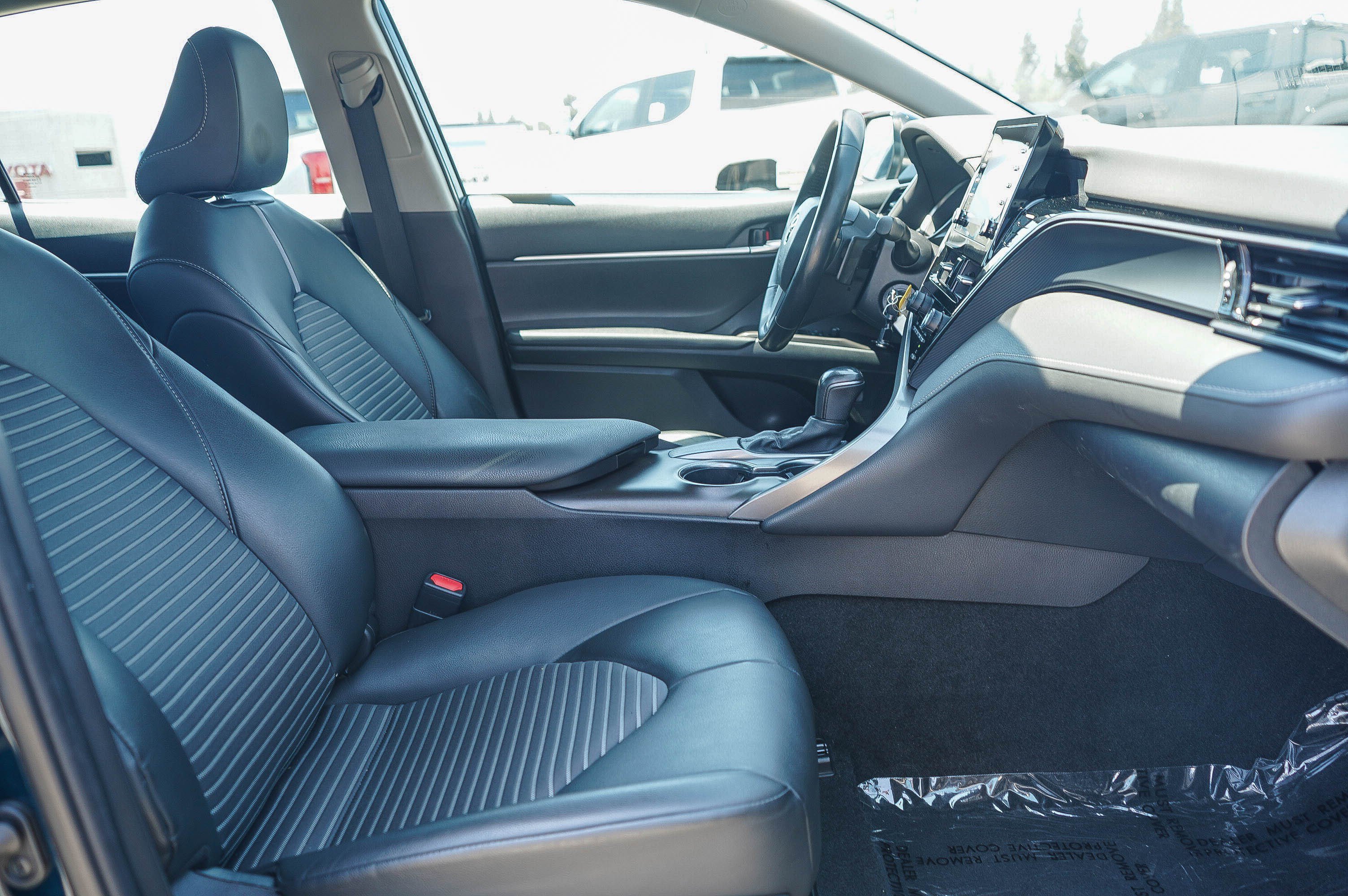 Used 2021 Toyota Camry SE w/ Carpet Mat Package (TMS) FWD image 17