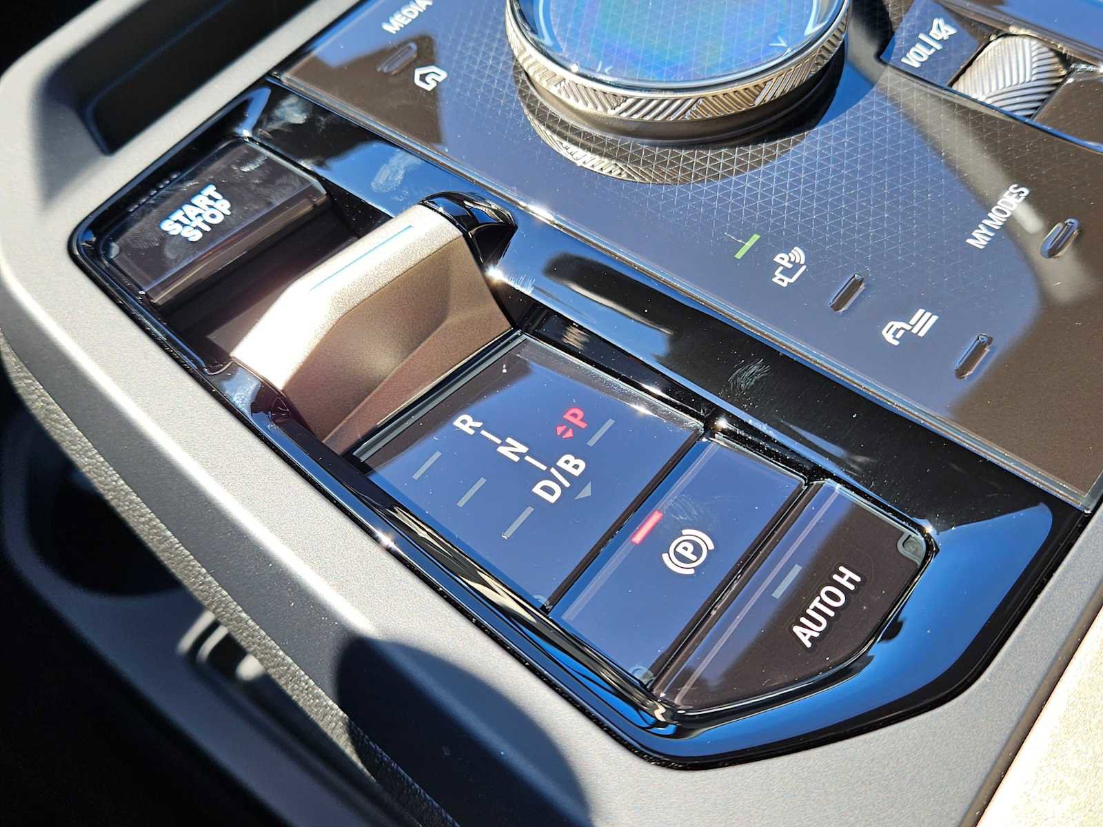 Used 2025 BMW iX xDrive50 image 30