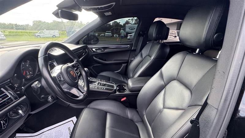 Used 2020 Porsche Macan w/ Premium Package Plus AWD/4WD image 40