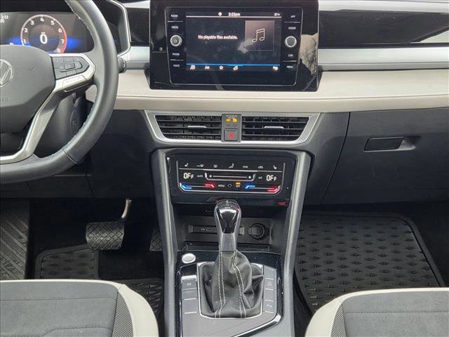 Certified 2025 Volkswagen Taos SE image 15