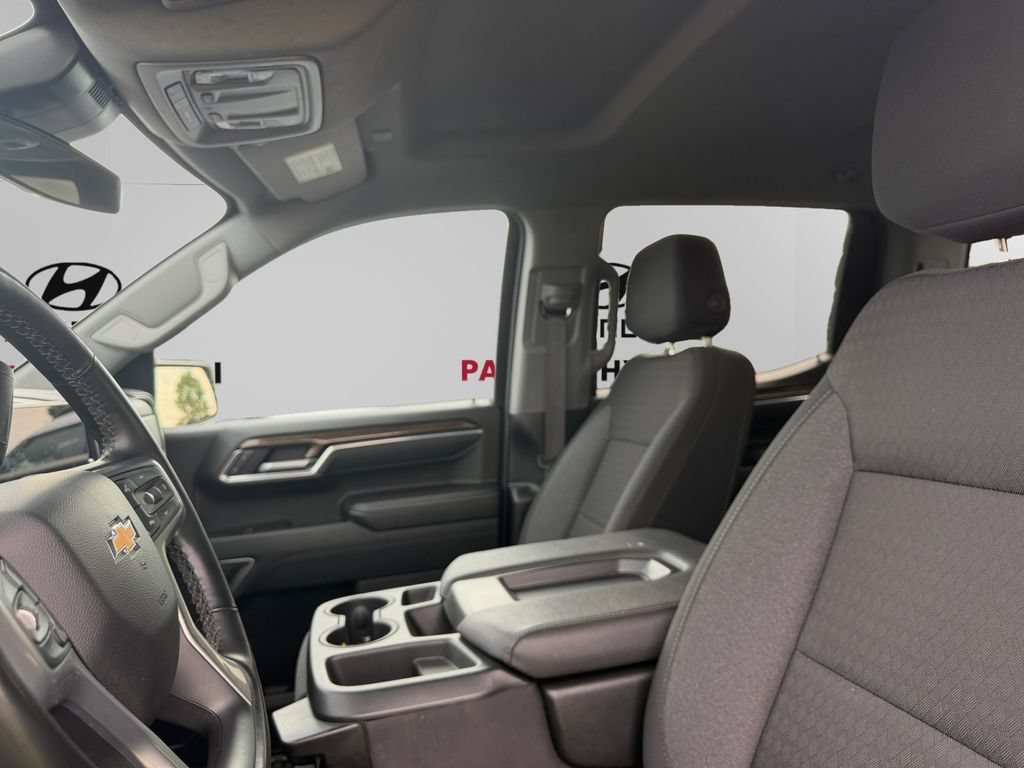 Used 2025 Chevrolet Silverado 1500 LT AWD/4WD image 9