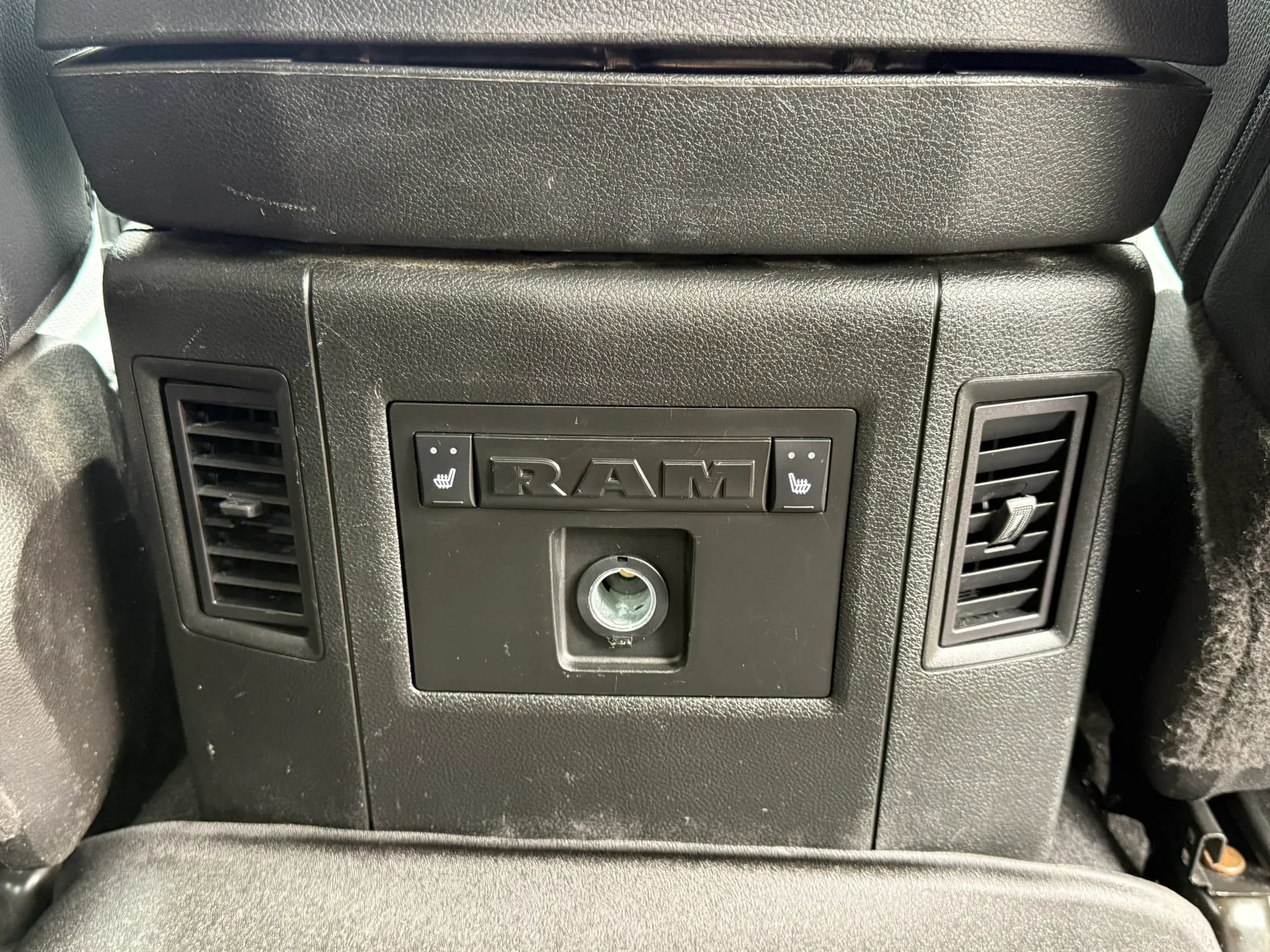 Used 2018 RAM 2500 Laramie w/ Sport Appearance Group AWD/4WD image 29