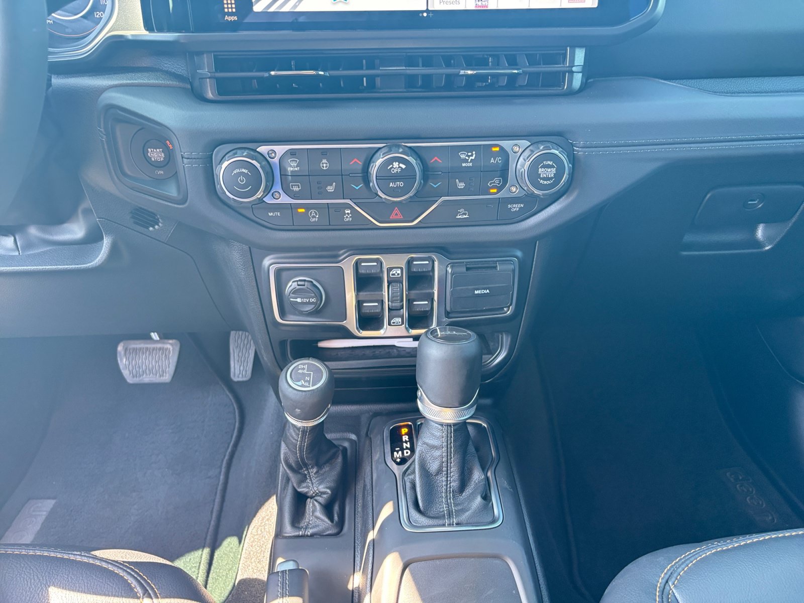 Used 2026 Jeep Gladiator Sport AWD/4WD image 18