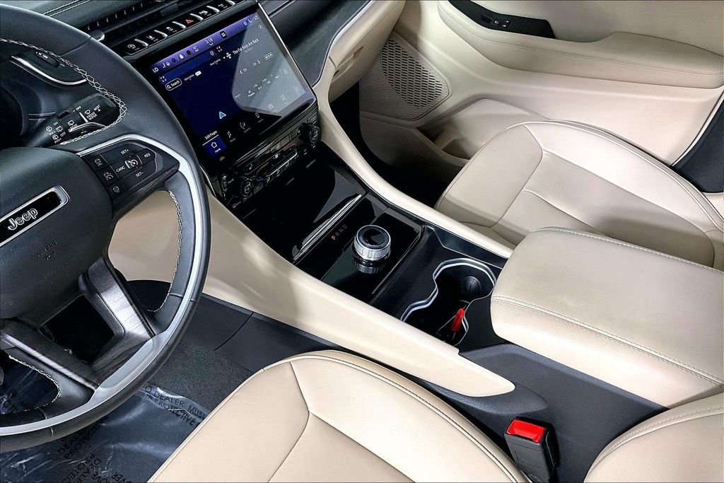 Used 2024 Jeep Grand Cherokee Limited image 17