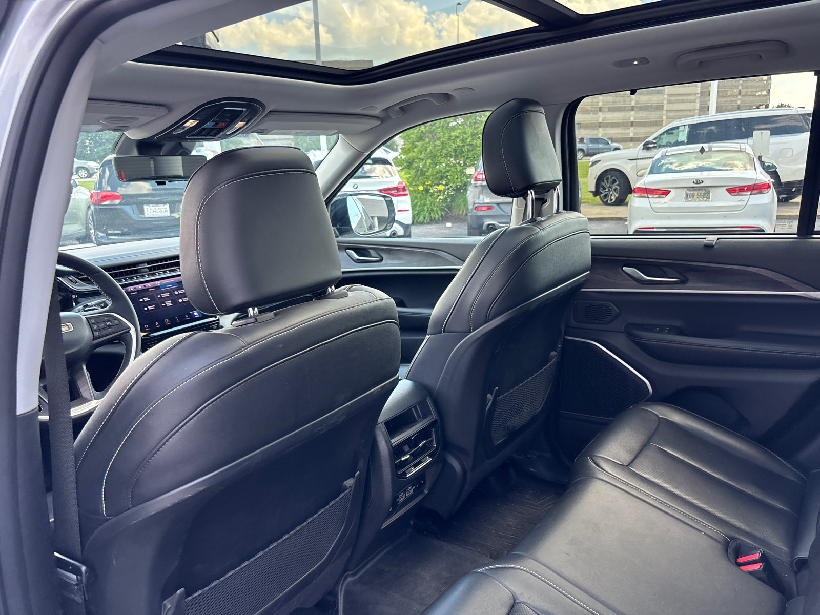 Used 2023 Jeep Grand Cherokee 30th Anniversary AWD/4WD image 26
