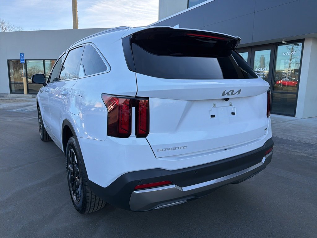 Certified 2025 Kia Sorento S image 9