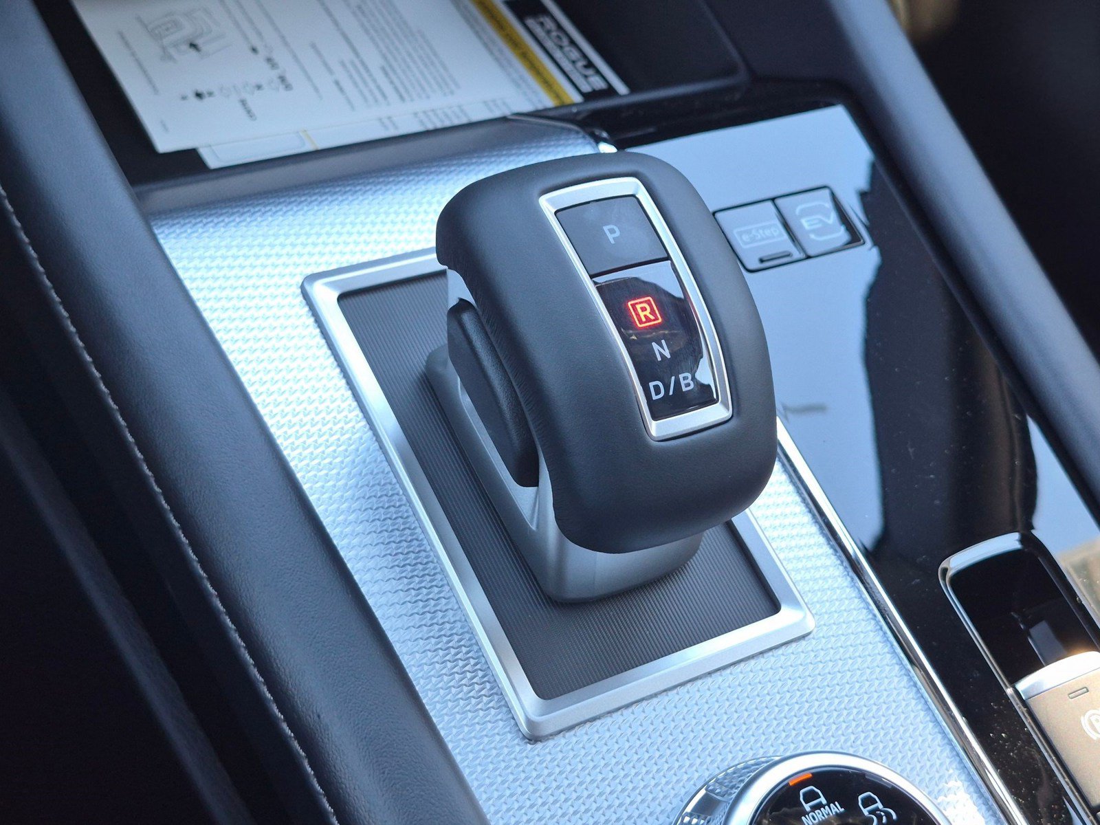 New 2026 Nissan Rogue Platinum AWD/4WD image 18