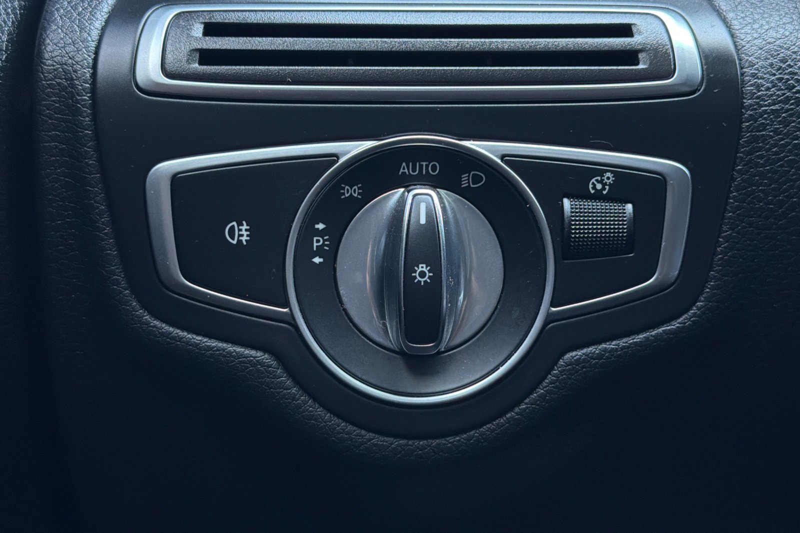 Certified 2018 Mercedes-Benz C 300 Sedan image 30