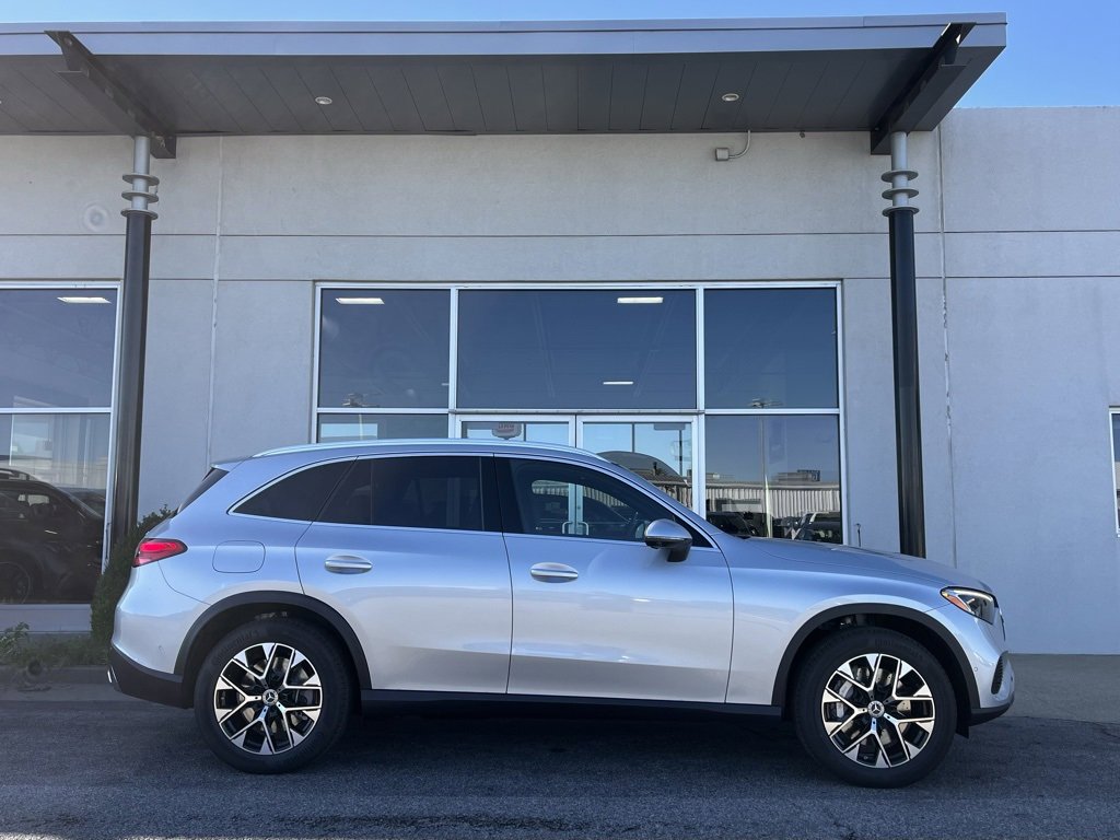 Used 2025 Mercedes-Benz GLC 350e 4MATIC image 7