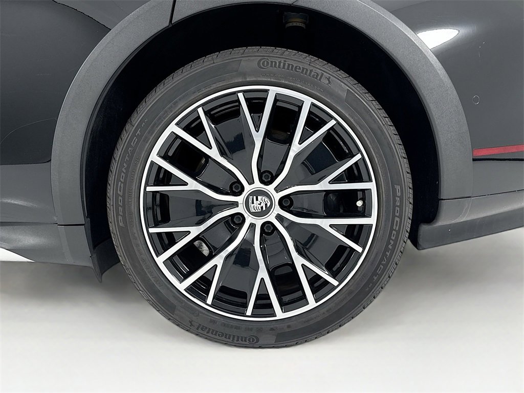 Certified 2022 Porsche Taycan 4 Cross Turismo image 32