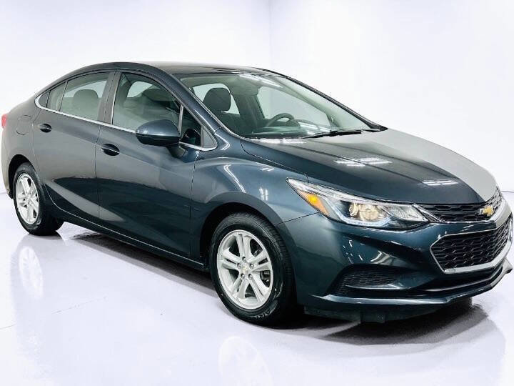 Used 2018 Chevrolet Cruze LT image 2