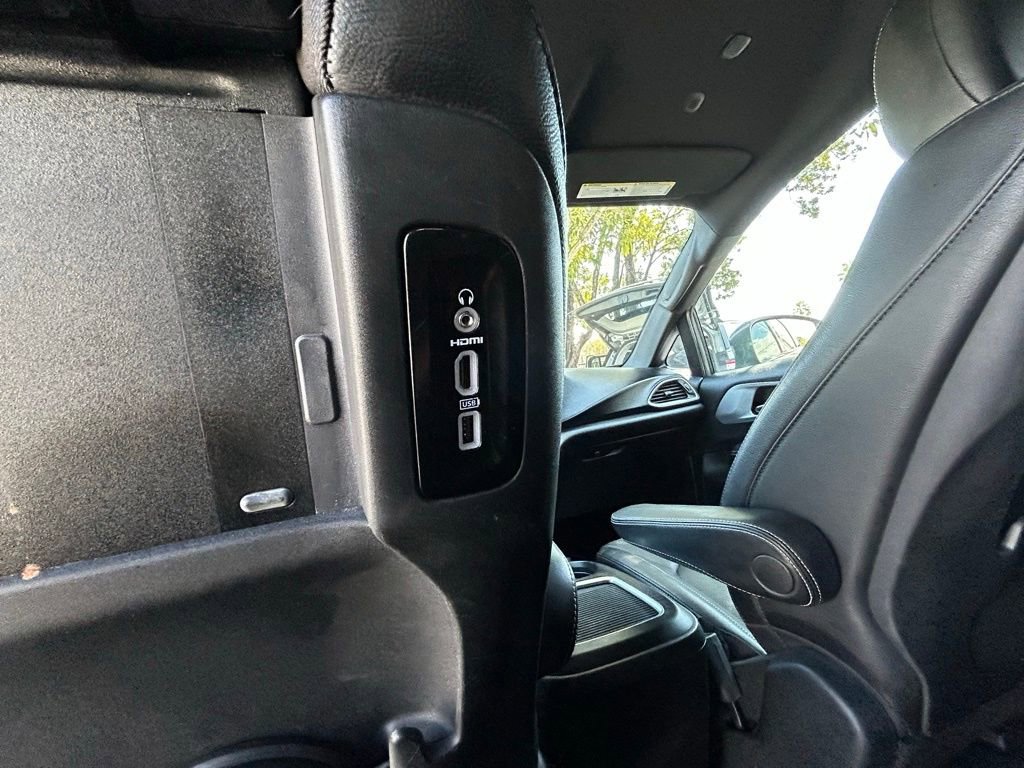 Used 2020 Chrysler Pacifica Touring-L Plus image 52