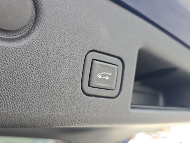 Used 2023 Chevrolet Equinox LT image 12