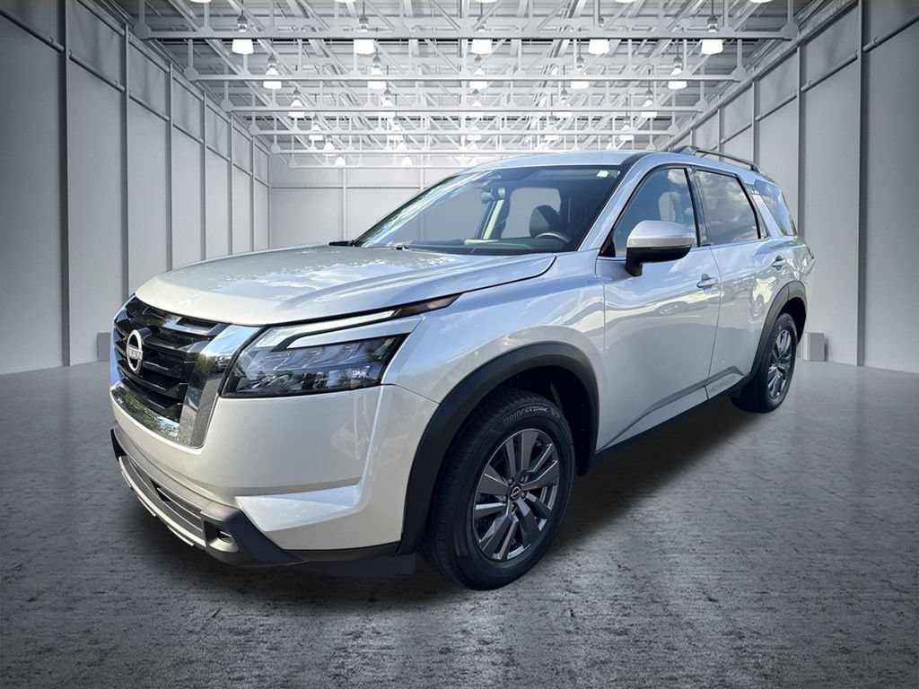Used 2025 Nissan Pathfinder SV FWD image 3