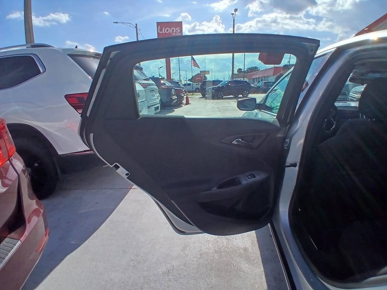Used 2021 Chevrolet Malibu LT FWD image 9