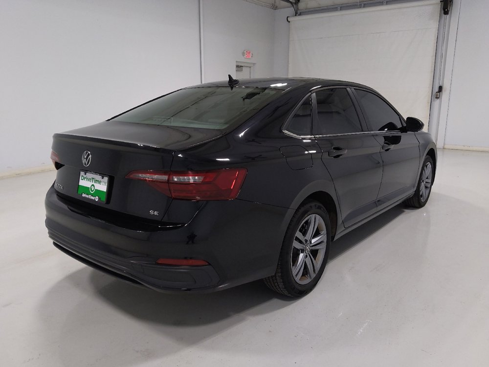 Used 2024 Volkswagen Jetta SE image 9