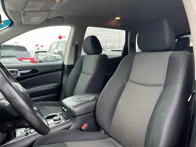 Used 2019 Nissan Pathfinder SV image 16