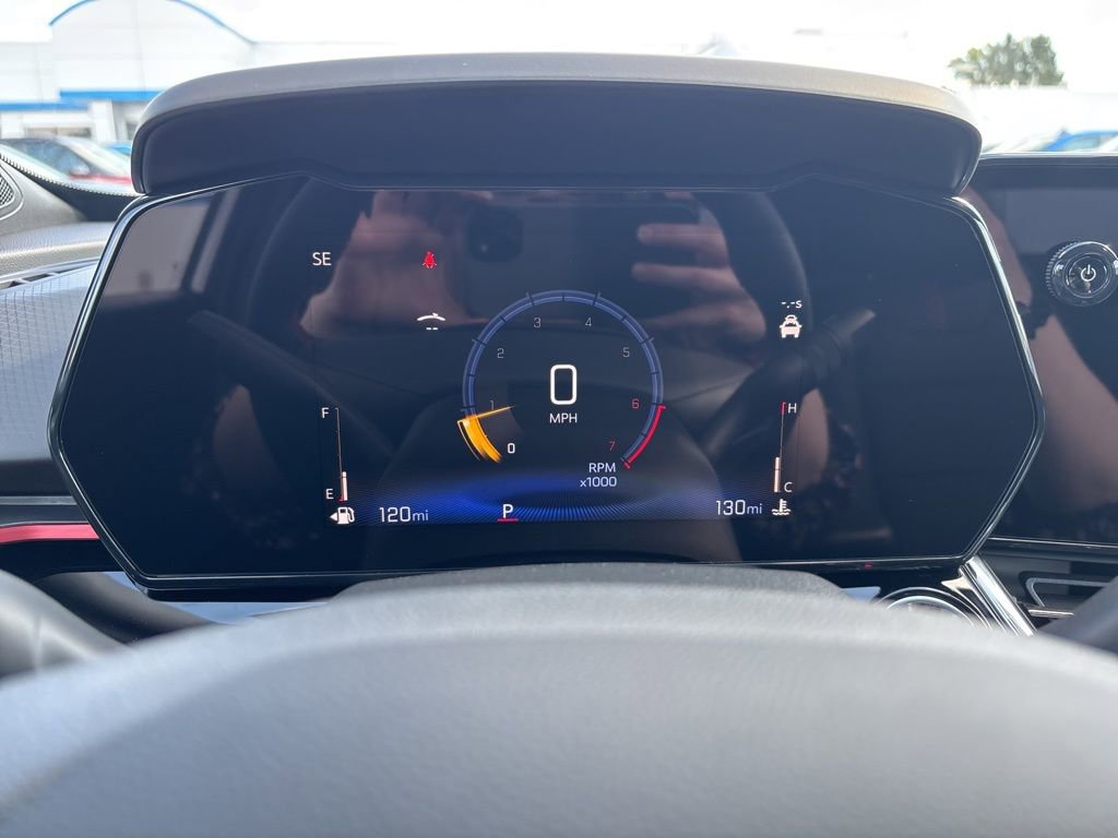 New 2025 Chevrolet Trax RS w/ Sunroof Package image 13