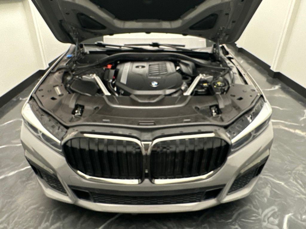Used 2021 BMW 740i w/ M Sport Package RWD image 31