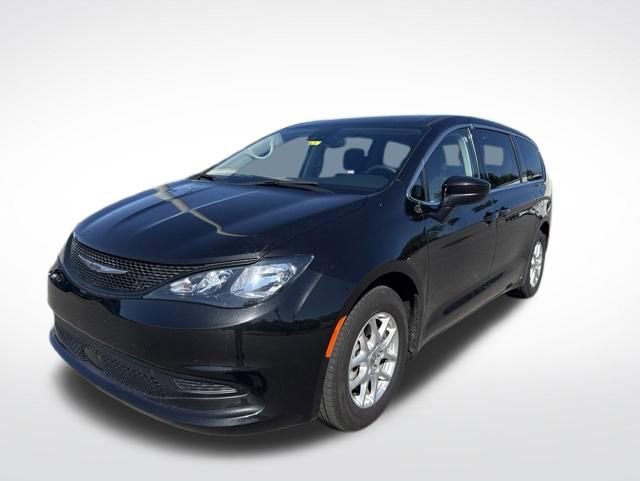 Used 2023 Chrysler Voyager LX FWD image 1