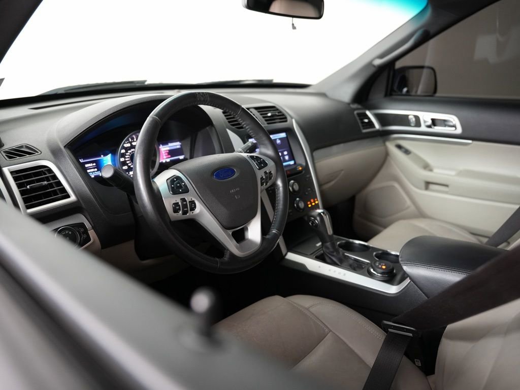 Used 2013 Ford Explorer XLT image 6