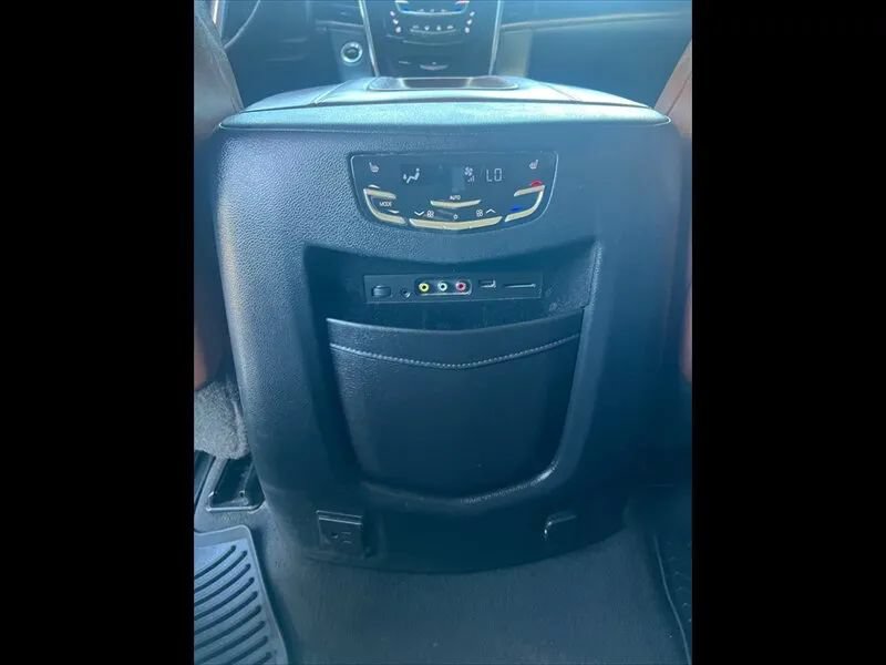 Used 2015 Cadillac Escalade Premium RWD image 17