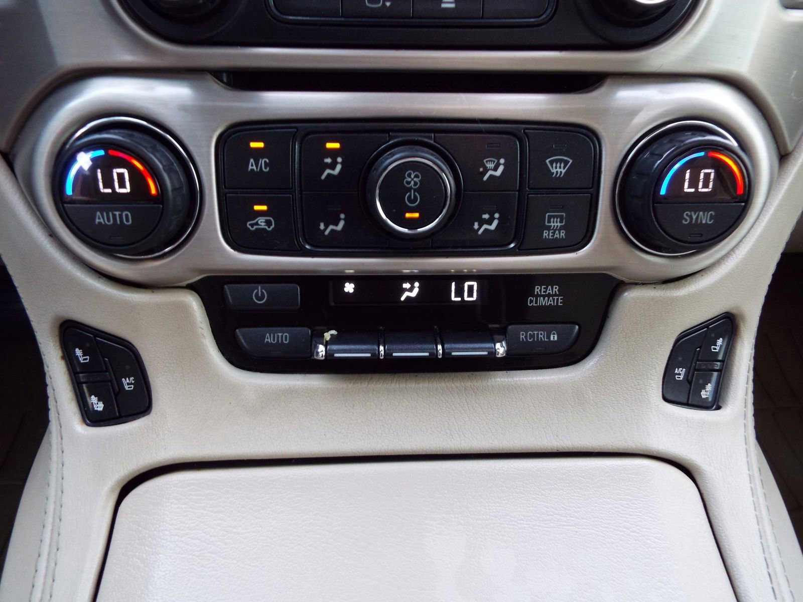 Used 2015 GMC Yukon XL Denali w/ Touring Package RWD image 29