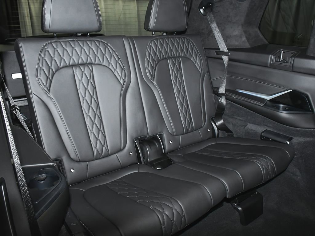 Used 2023 BMW X7 xDrive40i w/ M Sport Package AWD/4WD image 61