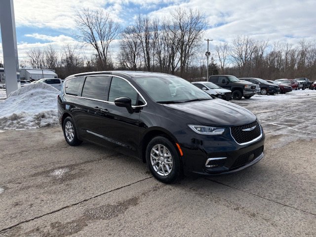 New 2026 Chrysler Pacifica Select image 3