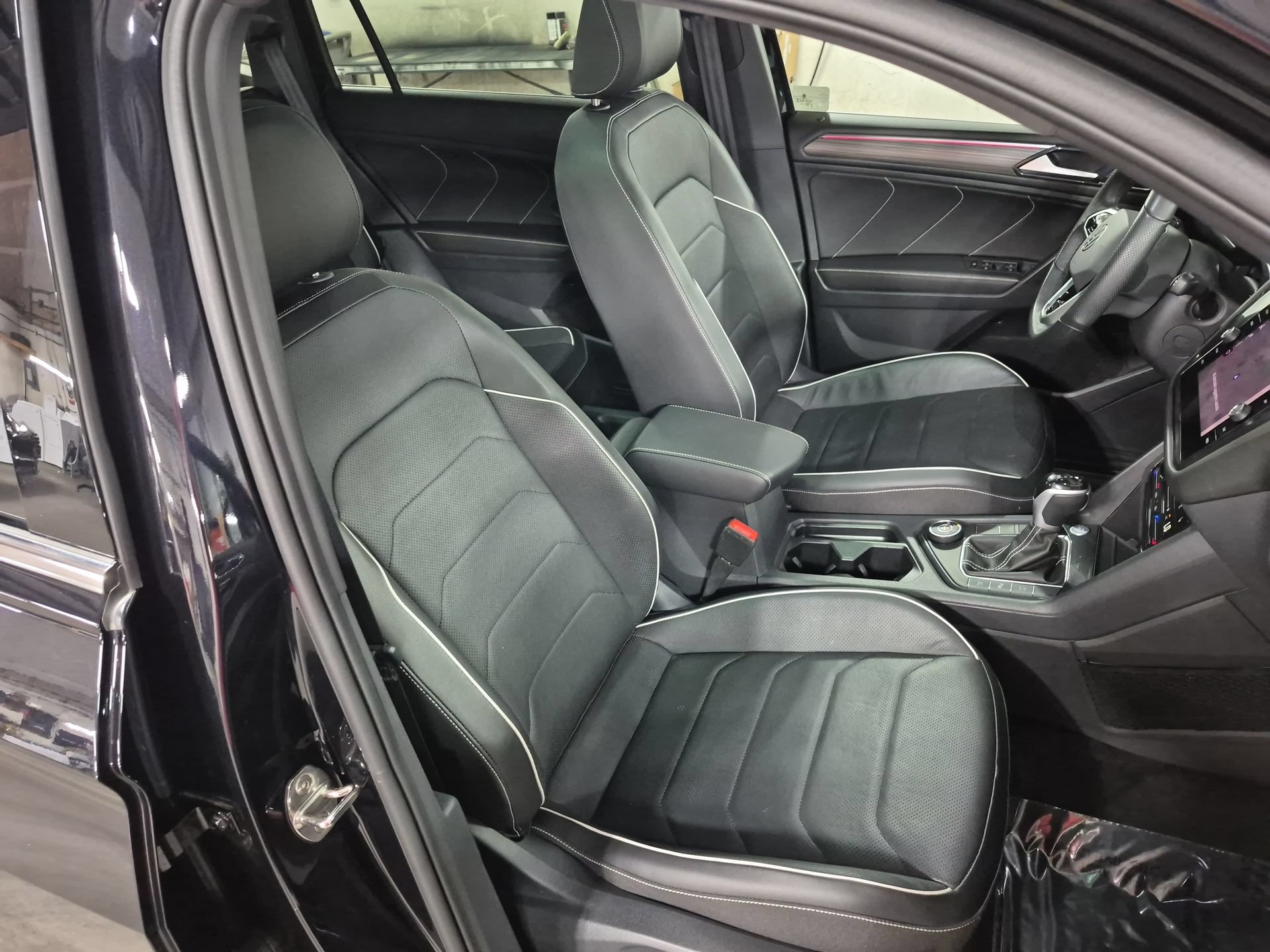 Used 2024 Volkswagen Tiguan SEL R-Line AWD/4WD image 30