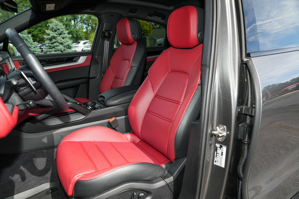 Certified 2026 Porsche Cayenne Coupe AWD/4WD image 5