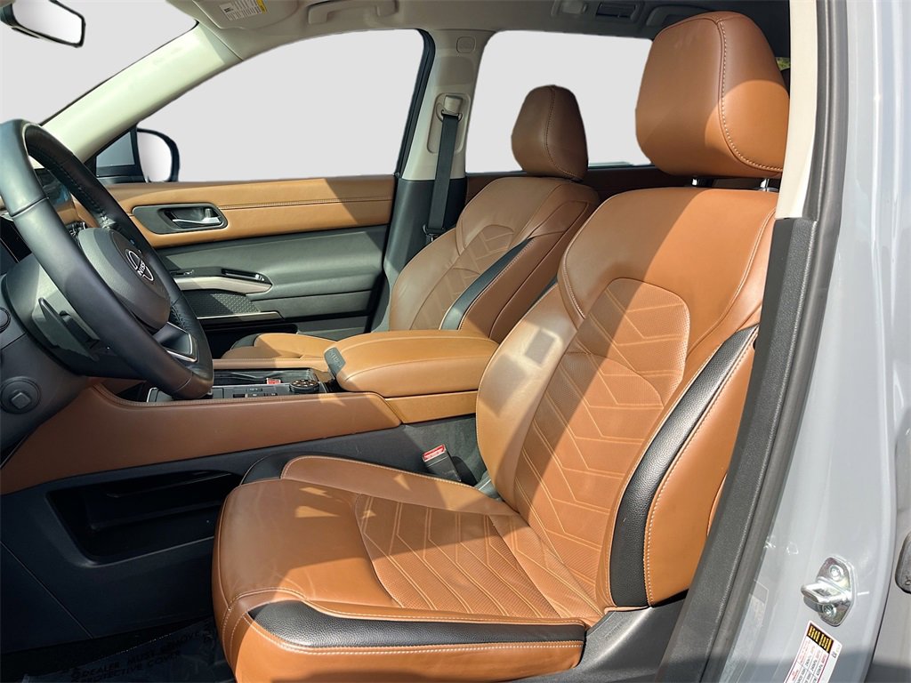 Certified 2023 Nissan Pathfinder Platinum w/ Cargo Package image 16