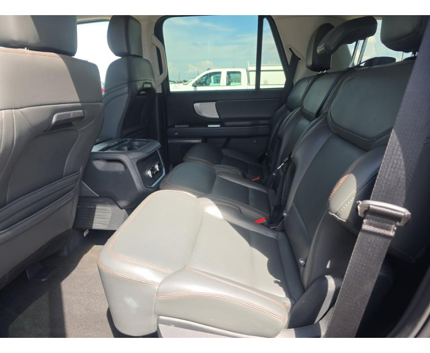 Used 2025 Ford Expedition Active AWD/4WD image 7