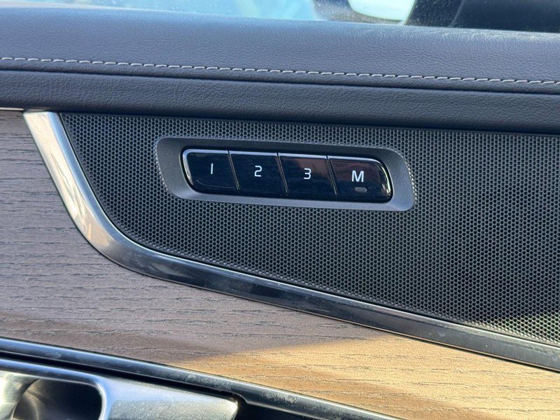 Certified 2025 Volvo XC90 B6 Plus image 17