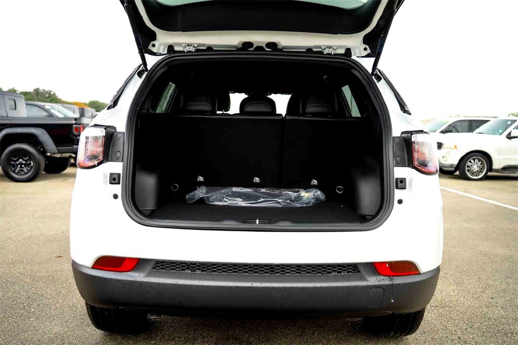 New 2026 Jeep Compass Latitude image 6