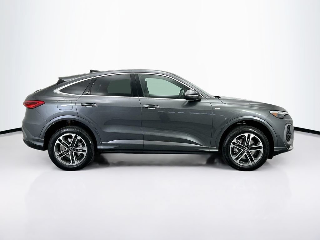 Used 2025 Audi Q5 Premium Plus w/ Premium Plus AWD/4WD image 4