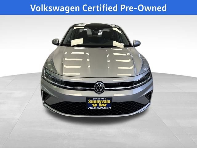 Certified 2025 Volkswagen Jetta SE w/ Sunroof Package image 12